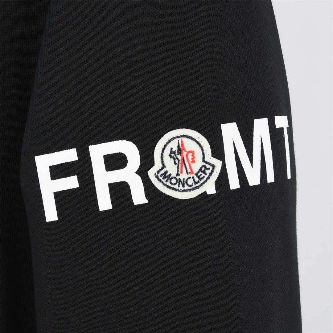 Moncler/蒙口 25Fw 前后印花字母手臂徽章圆领卫衣