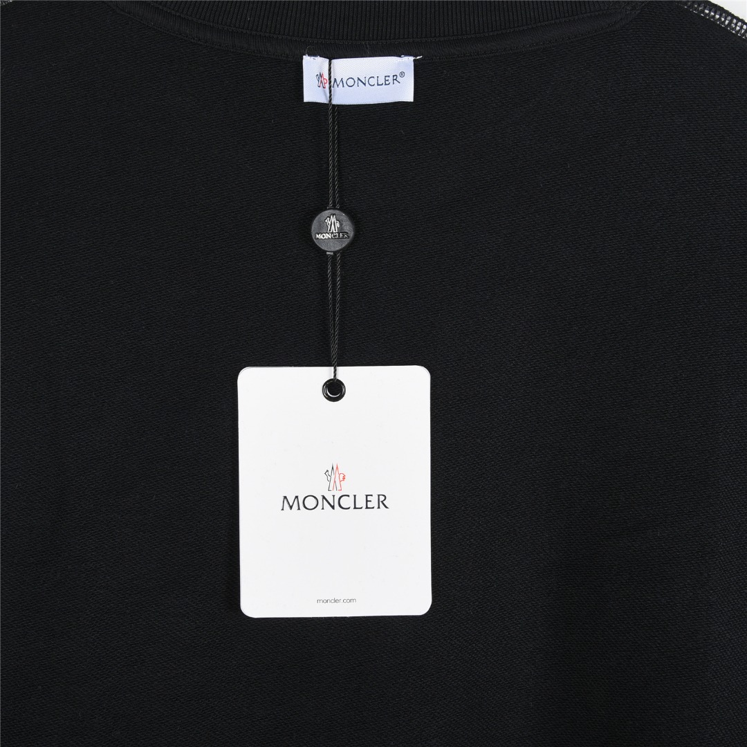 Moncler/蒙口 25Fw 前后印花字母手臂徽章圆领卫衣