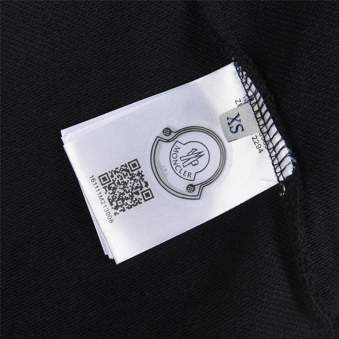 Moncler/蒙口 25Fw 前后印花字母手臂徽章圆领卫衣