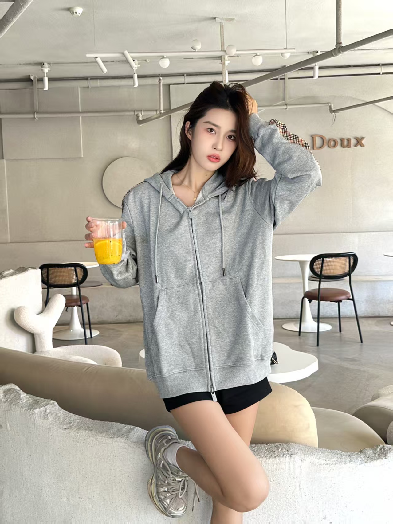 Burberry/巴宝莉 25Fw 侧边菱格纹织带战马刺绣双拉链套装外套 上身效果#