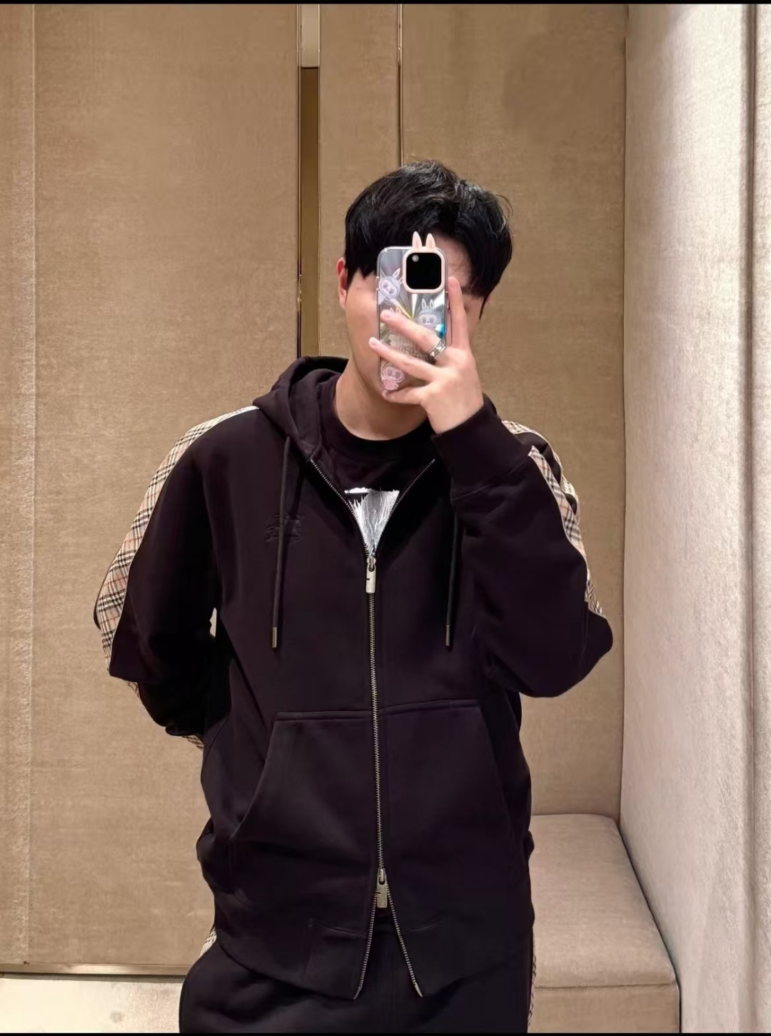 Burberry/巴宝莉 25Fw 侧边菱格纹织带战马刺绣双拉链套装外套 上身效果#