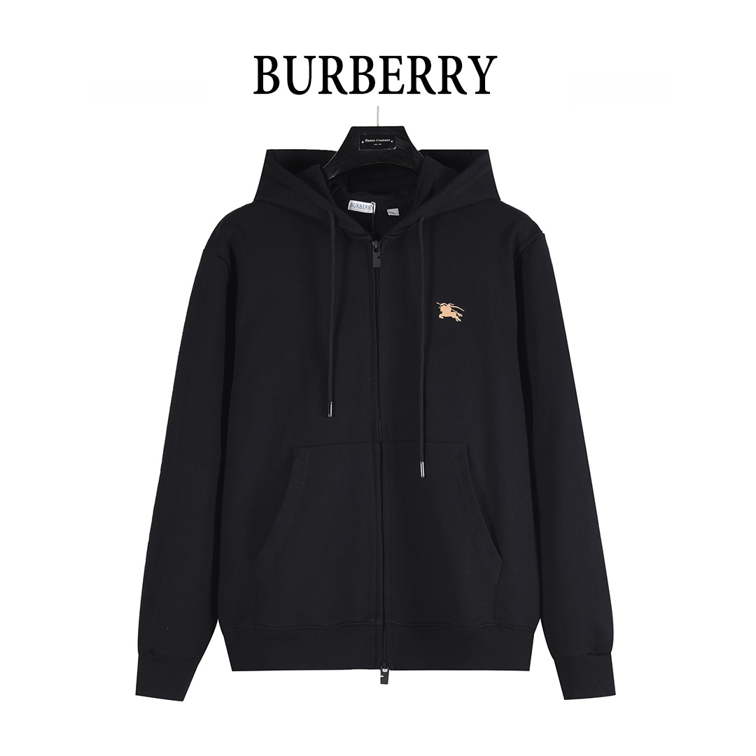 本地自取💰260(支持放店)
Burberry/巴宝莉 25Fw 后背十字绣战马双拉链套装连帽外套
十字绣马术骑士徽标棉质双拉链连帽衫连帽衫,
选用轻盈翻面绒棉质面料打造,呈现休闲版型。
融入十字绣工艺,塑就品牌徽标和 Burberry 格纹马术骑士徽标设计。
– 双向拉链开合
– 抽绳式连帽
– 收纳口袋
– 罗纹针织装饰
– 前胸饰有马术骑士徽标(EKD)刺绣
– 后背饰有十字绣马术骑士徽标(EKD)刺绣
搭配同款长裤更佳!!
颜色:卡其色,黑色
size:S-XL