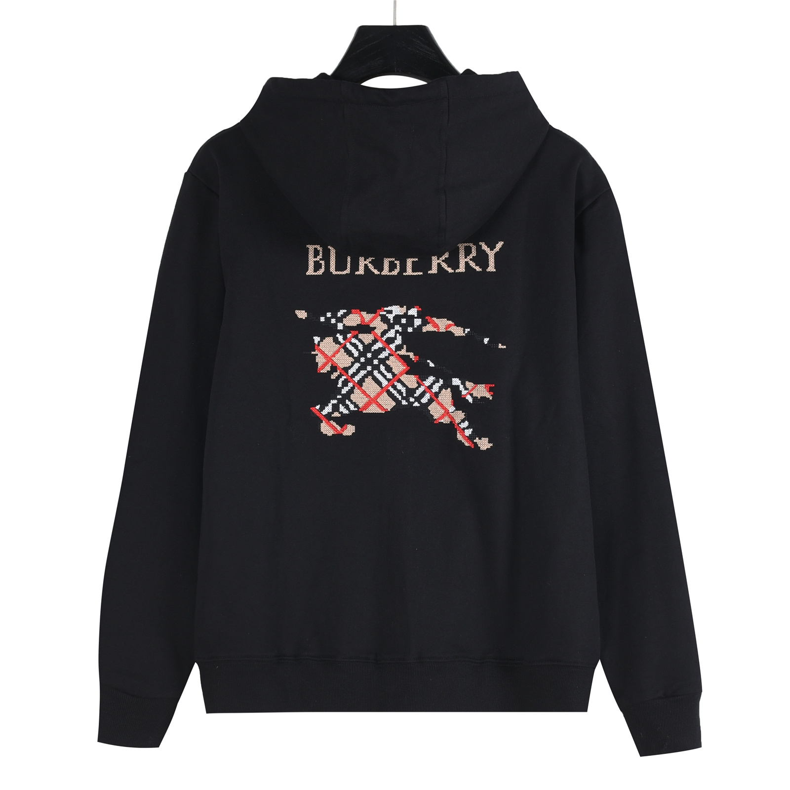 本地自取💰260(支持放店)
Burberry/巴宝莉 25Fw 后背十字绣战马双拉链套装连帽外套
十字绣马术骑士徽标棉质双拉链连帽衫连帽衫,
选用轻盈翻面绒棉质面料打造,呈现休闲版型。
融入十字绣工艺,塑就品牌徽标和 Burberry 格纹马术骑士徽标设计。
– 双向拉链开合
– 抽绳式连帽
– 收纳口袋
– 罗纹针织装饰
– 前胸饰有马术骑士徽标(EKD)刺绣
– 后背饰有十字绣马术骑士徽标(EKD)刺绣
搭配同款长裤更佳!!
颜色:卡其色,黑色
size:S-XL