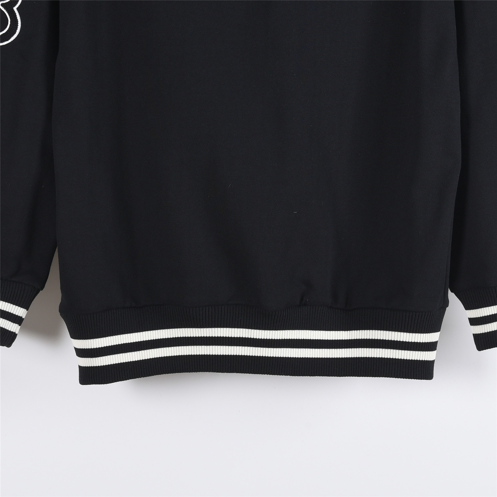 Prada/普拉达 25Fw 撞色螺纹贴布字母刺绣圆领卫衣 黑色 白色