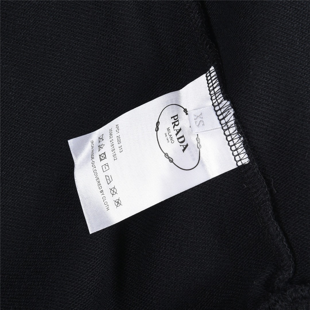 Prada/普拉达 25Fw 撞色螺纹贴布字母刺绣圆领卫衣 黑色 白色