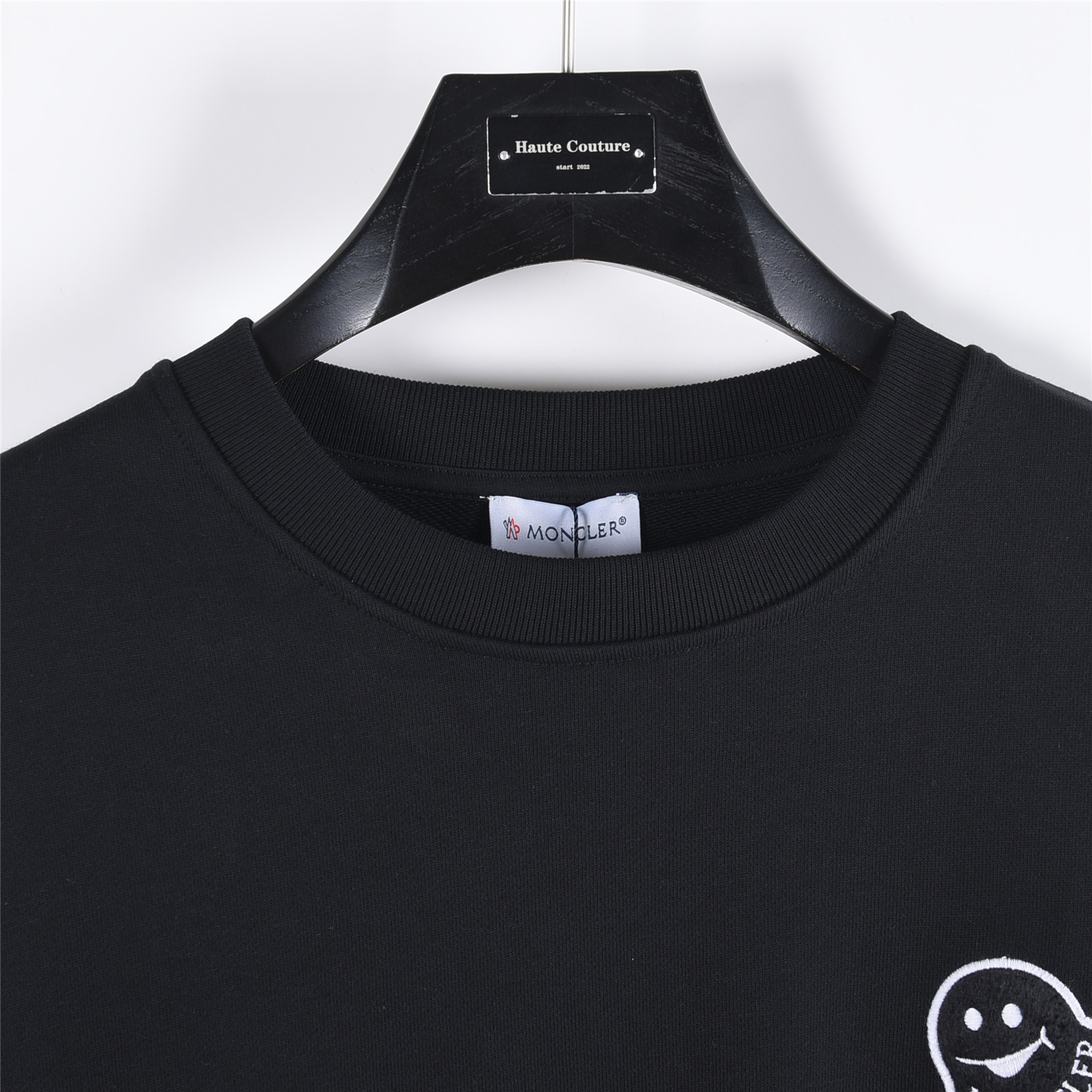 Moncler/蒙口 25Fw 小怪兽字母植毛绣花徽章圆领卫衣 白色 黑色