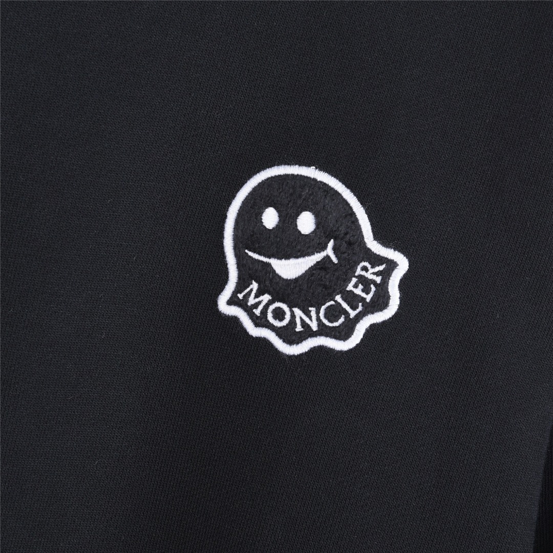 Moncler/蒙口 25Fw 小怪兽字母植毛绣花徽章圆领卫衣 白色 黑色