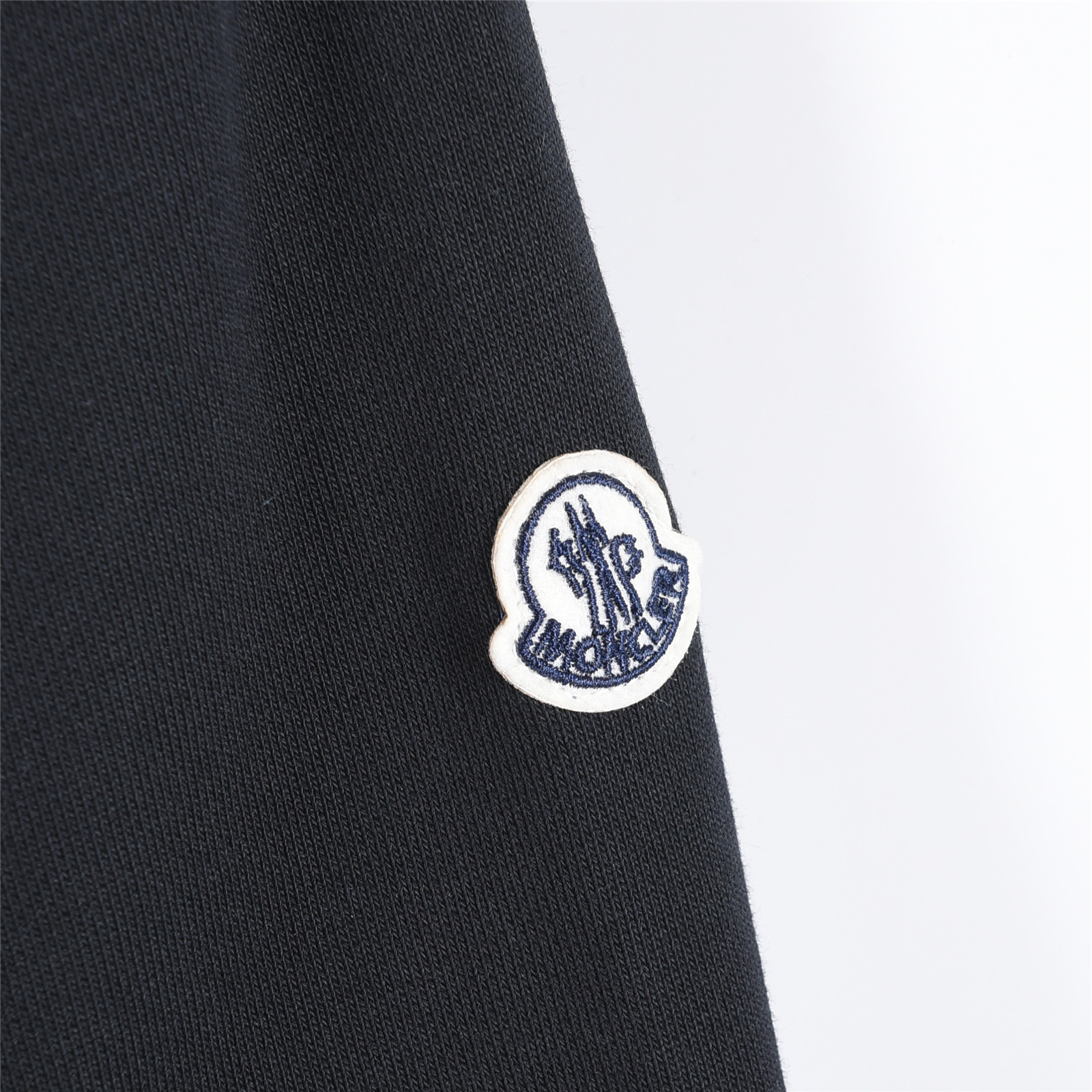 Moncler/蒙口 25Fw 小怪兽字母植毛绣花徽章圆领卫衣 白色 黑色