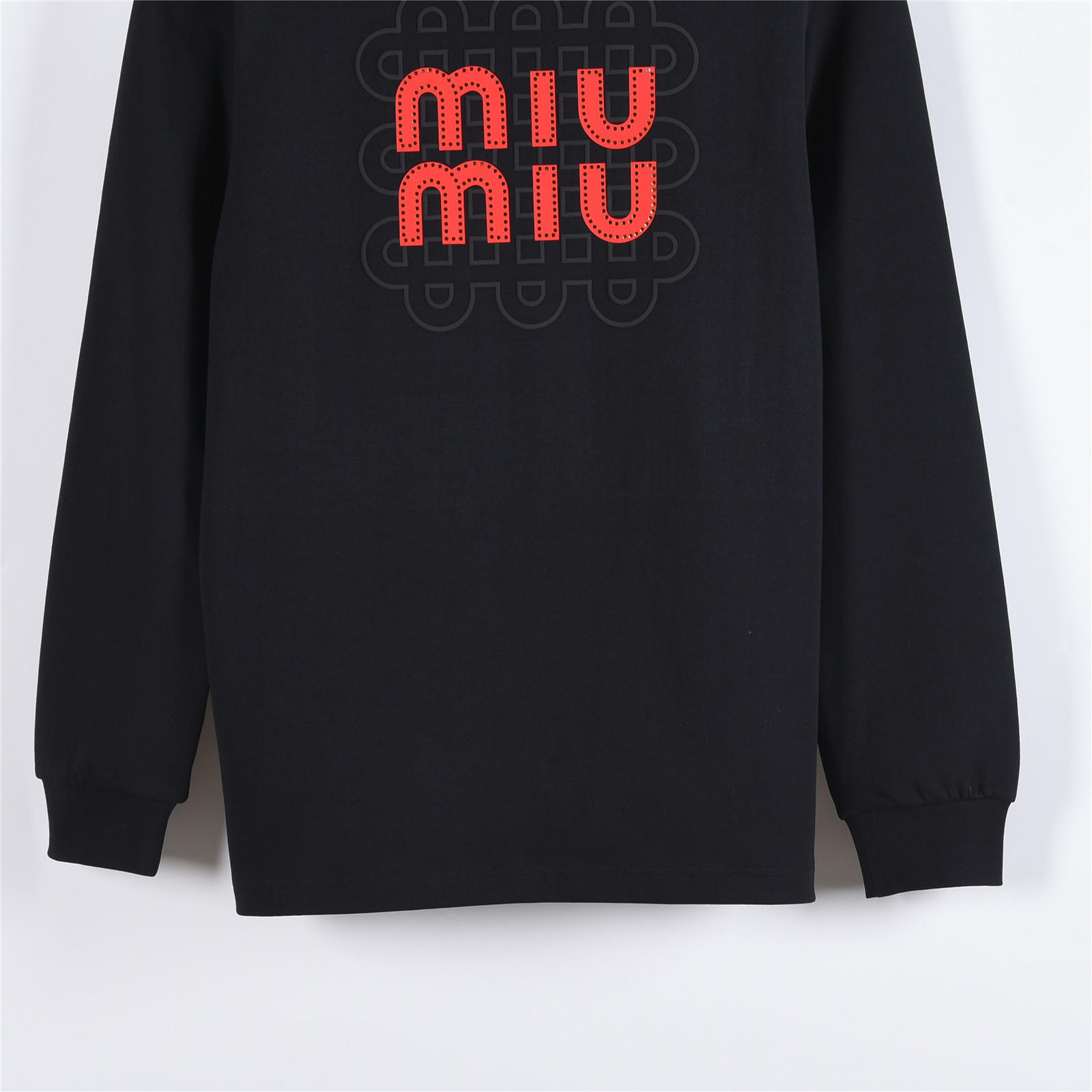 MiuMiu/缪缪 25Fw 后背大logo发泡贴皮刺绣长袖T恤 黑色 白色