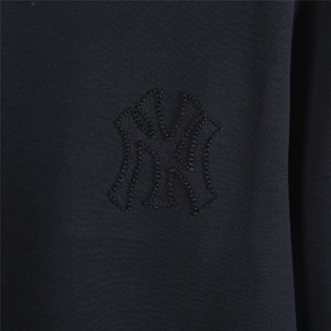MLB/洋基队 25Fw 后背暗纹大logo拱桥刺绣长袖T恤黑色 白色