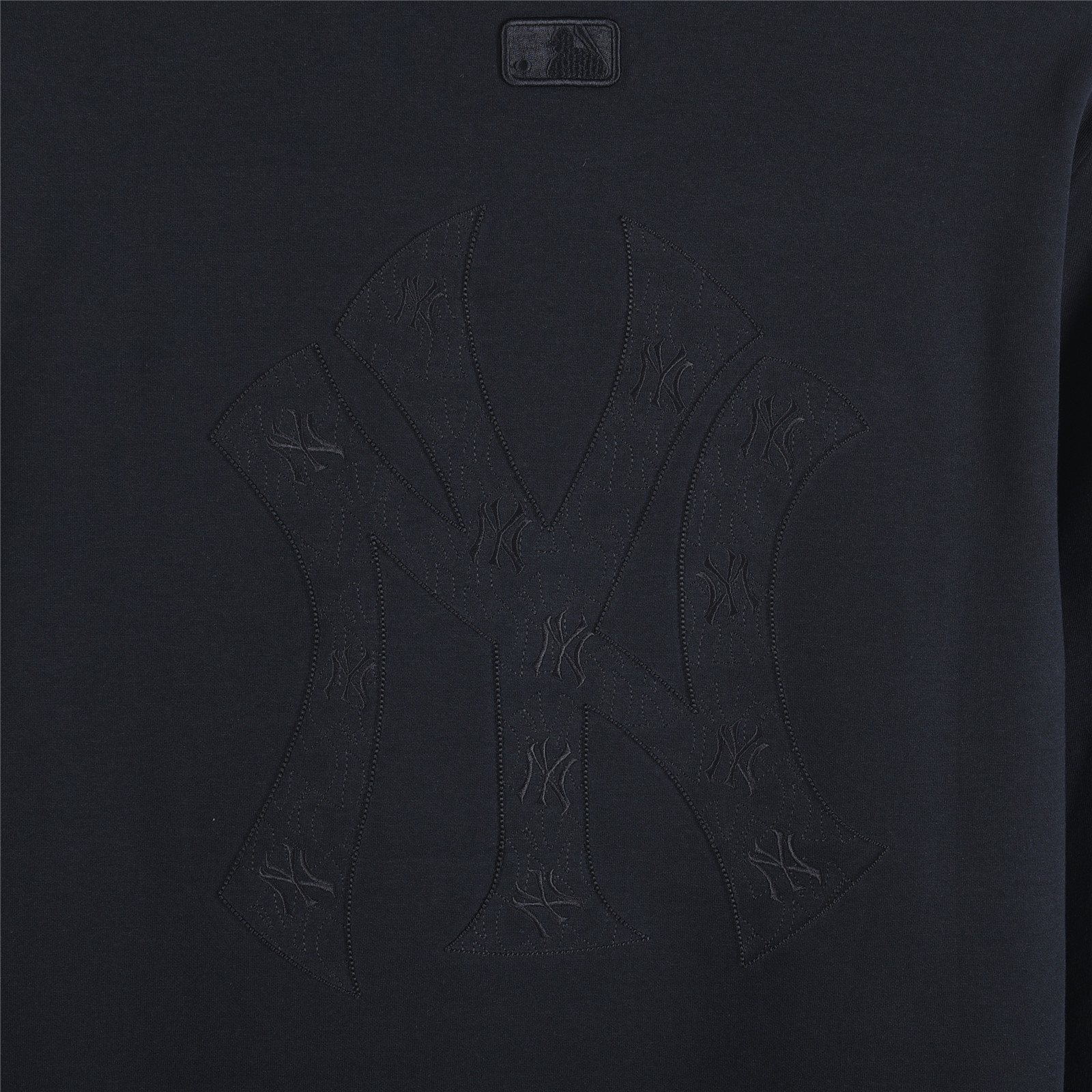 MLB/洋基队 25Fw 后背暗纹大logo拱桥刺绣长袖T恤黑色 白色