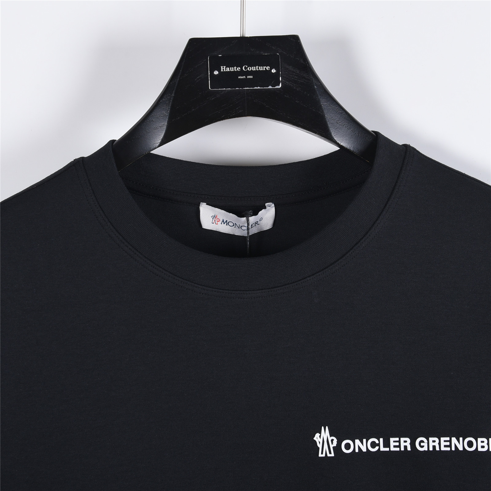 Moncler/蒙口 25Fw 简约胸口及下摆字母压胶长袖T恤 黑色 白色