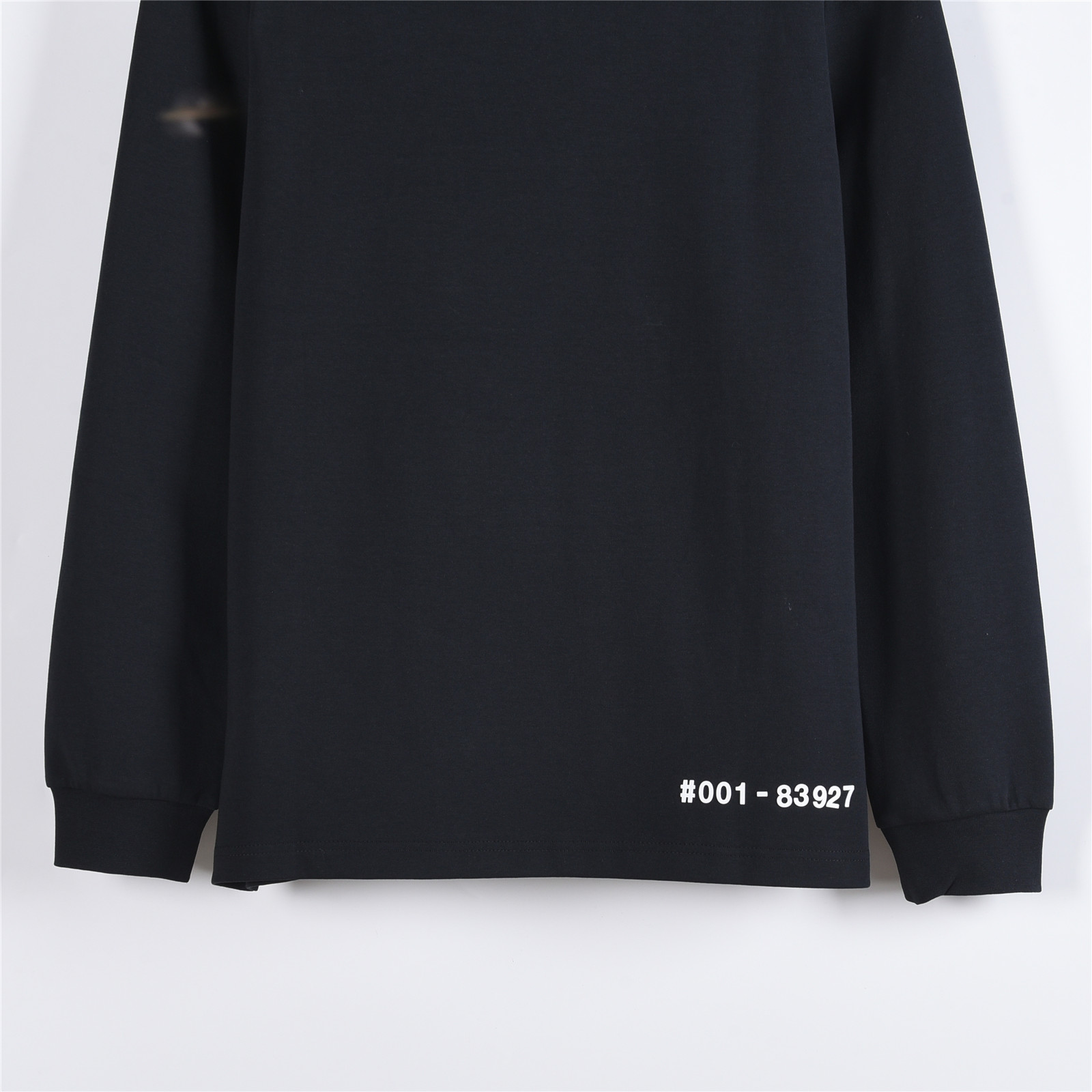 Moncler/蒙口 25Fw 简约胸口及下摆字母压胶长袖T恤 黑色 白色
