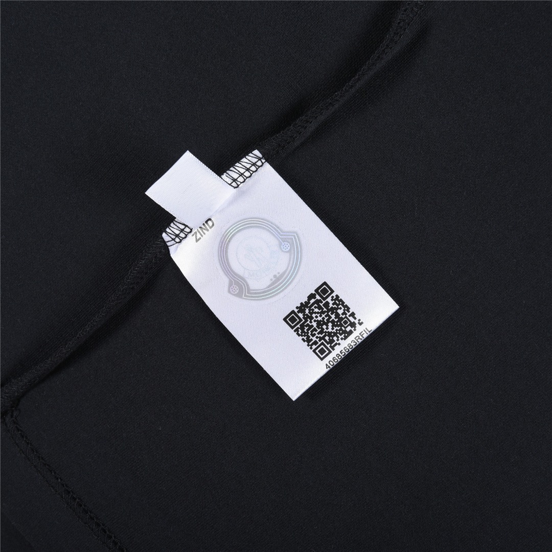 Moncler/蒙口 25Fw 简约胸口及下摆字母压胶长袖T恤 黑色 白色