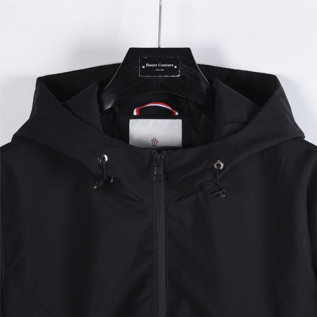 MONCLER蒙口 25Fw 徽标刺绣袖口袋拉链连帽夹克外套 黑色