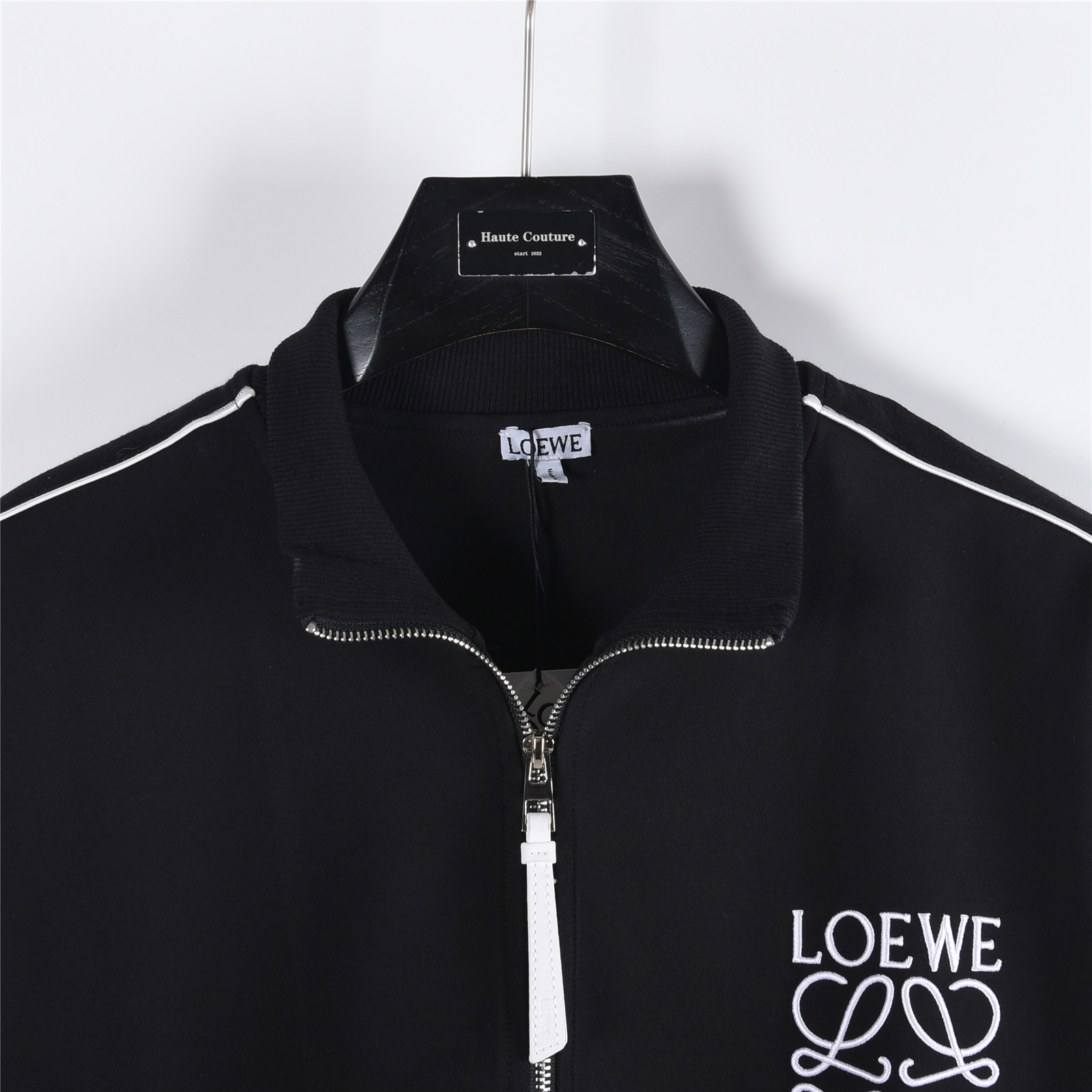 Loewe/罗意威 25Fw 线条织带徽标字母刺绣套装拉链外套