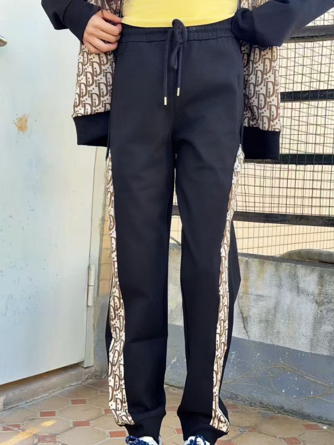 Dior/迪奥 25Fw 撞色拼接老花字母满印套装长裤 上身效果#