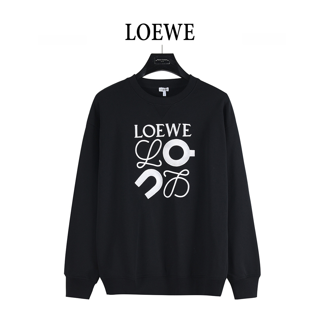 (支持放店) Loewe/罗意威& on 联名字母logo标识刺绣卫衣 采用双层加厚针织面料,倍感舒适.与 LOEWE联合设计,独具特色,舒适有加. 经典个性刺绣大标识 圆领短袖,最顶级的品质专柜原单短袖, 顶级制作工艺进口面料,专柜款独特设计,采用进口高端订制进口丝线手感一流! 时尚又个性,超级百搭好看的一款 男女都非常合适,人手必备款! 颜色:黑色,灰色