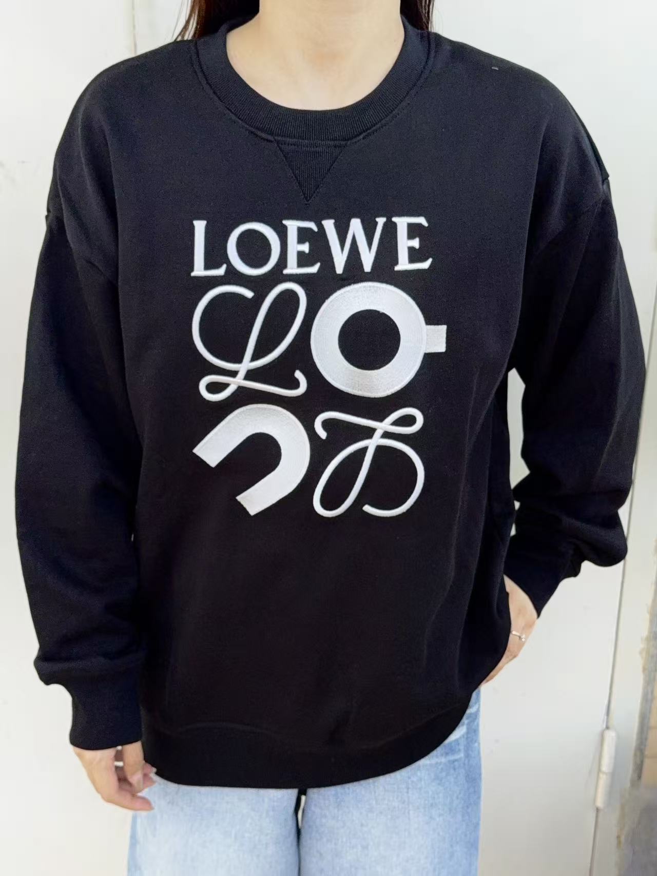 Loewe/罗意威& on 联名字母logo标识刺绣卫衣 上身效果#