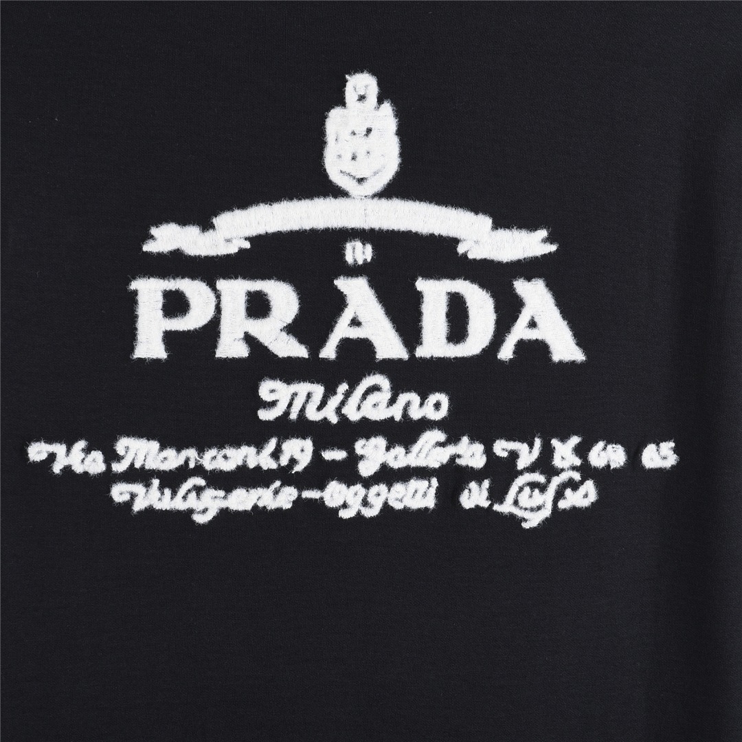 Prada/普拉达 25Fw 后背大logo徽标签名字母刺绣长袖T恤 黑色 白色