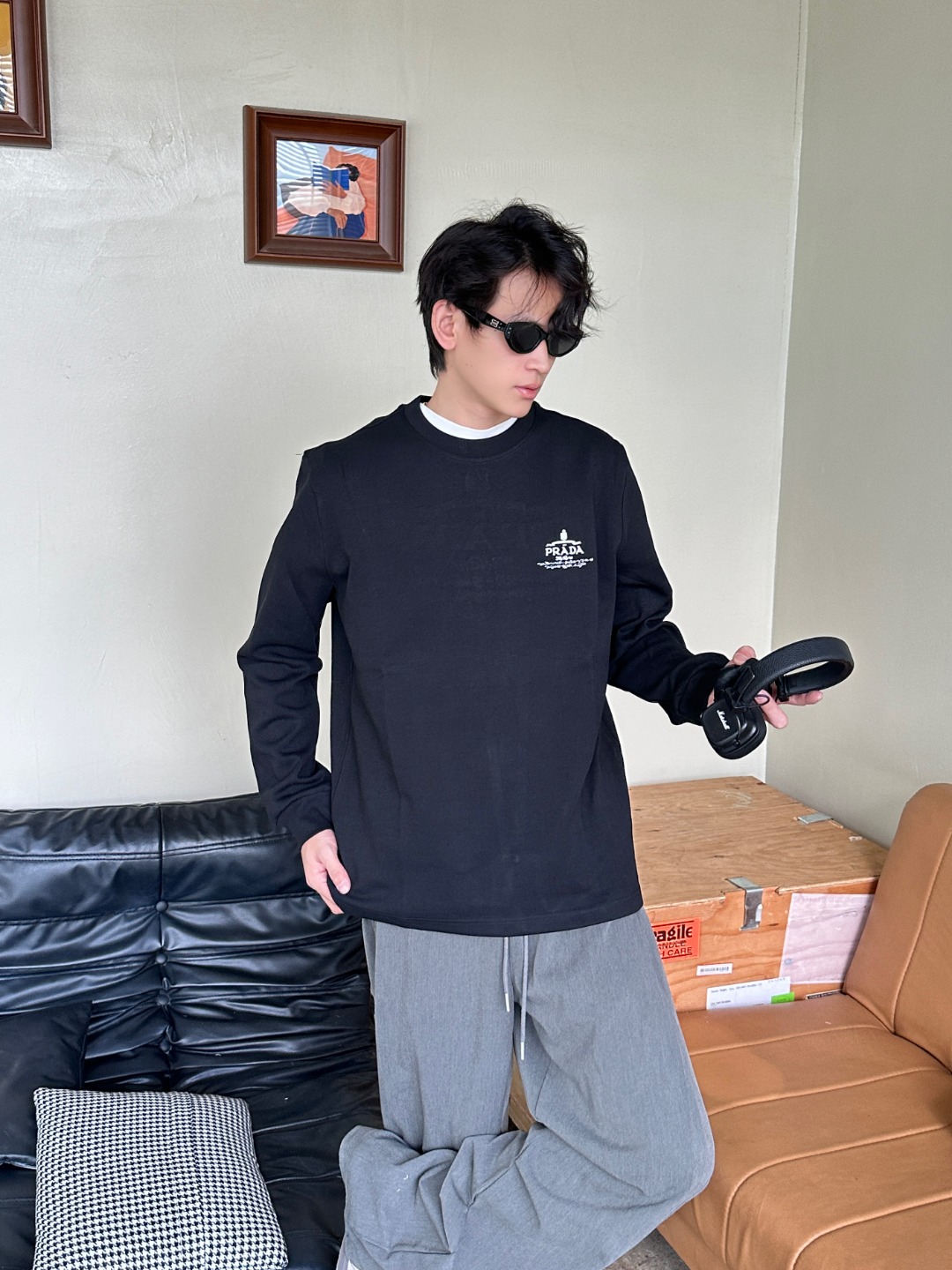 Prada/普拉达 25Fw 后背大logo徽标签名字母刺绣长袖T恤 上身效果#