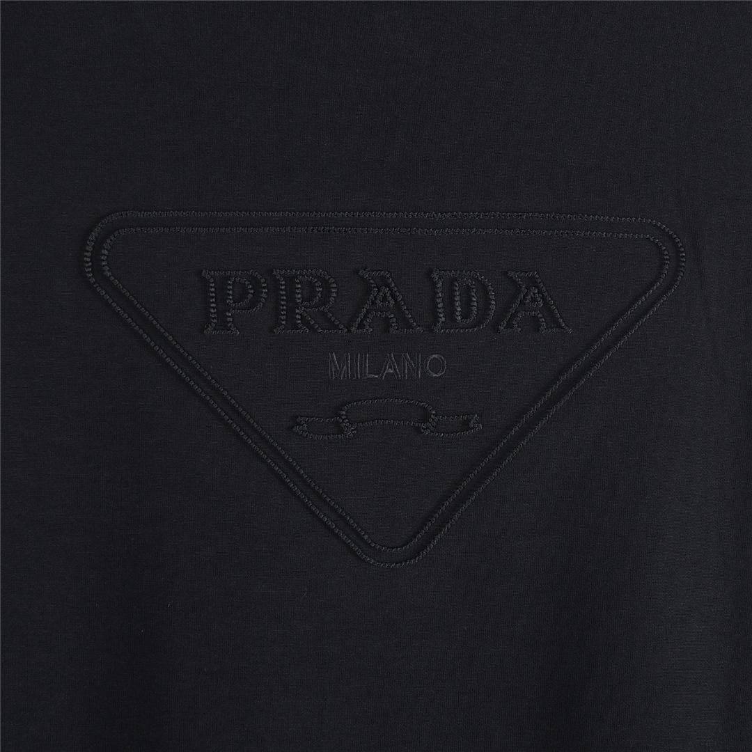 Prada/普拉达 25Fw 金属三角标及后背暗纹拱徽标桥刺绣长袖T恤 黑色 白色