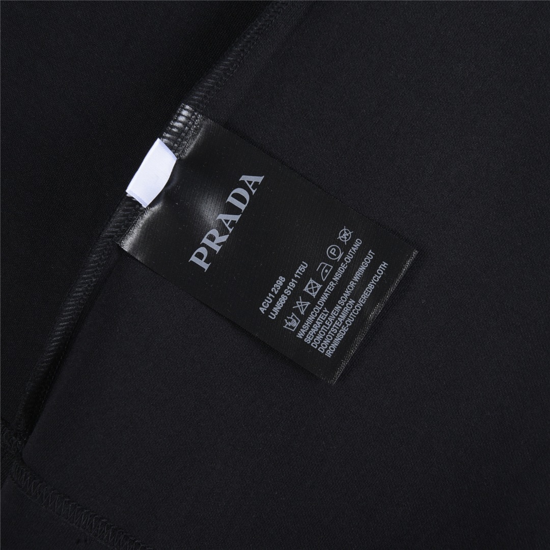 Prada/普拉达 25Fw 金属三角标及后背暗纹拱徽标桥刺绣长袖T恤 黑色 白色