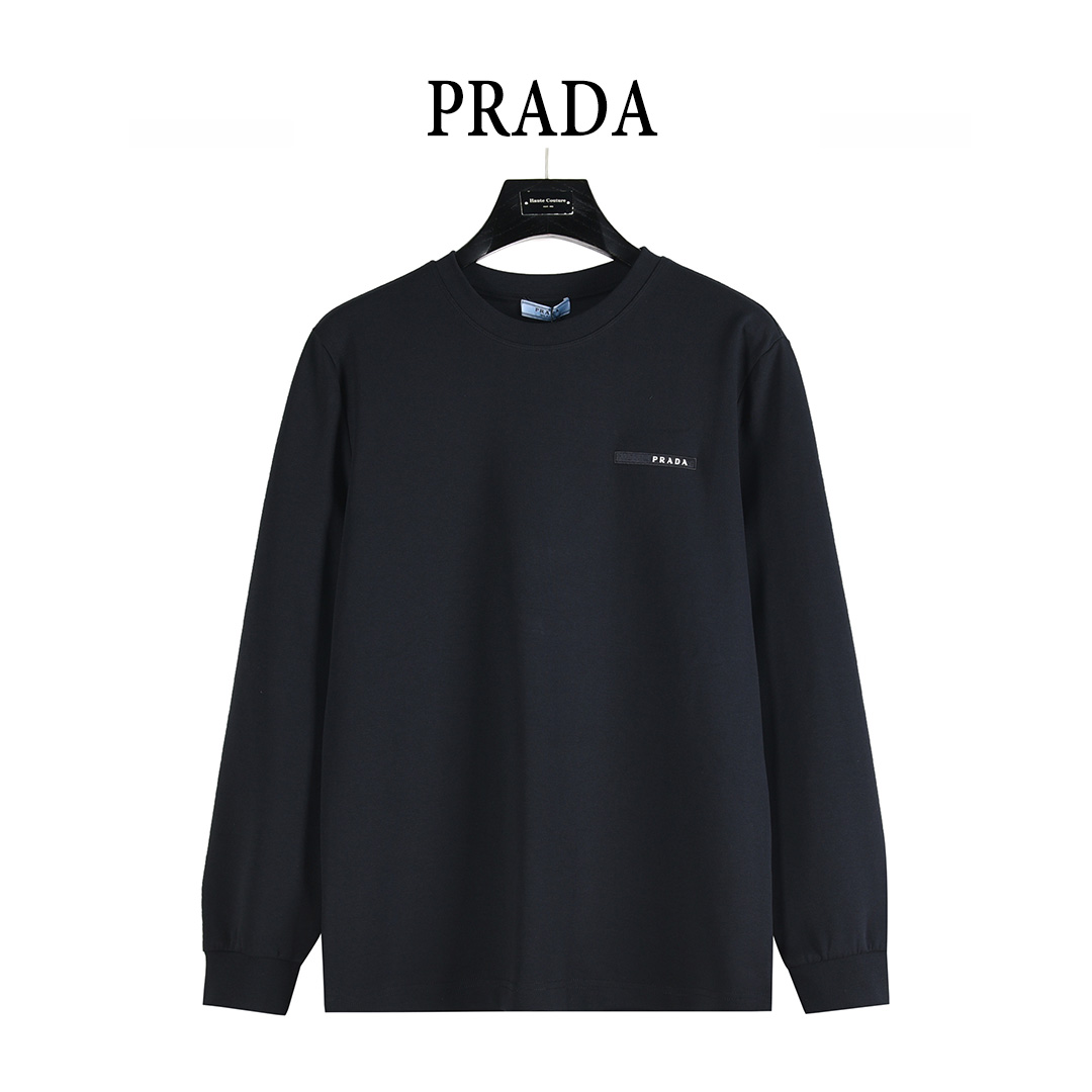 (支持放店) Prada/普拉达 25Fw 简约胸口logo字母饰条刺绣长袖T恤 定织定染 水洗柔滑长绒棉、克重310克、最新专柜款,打底衫长袖 简约百搭经典~神T 金属三角标胸前小口袋设计,简约又高级的设计! 胸口logo字母饰条刺绣 ~亲肤感巨好~男女同款! 宽松版型 各种身材都可轻松驾驭,可谓是实力与颜值兼得! 颜色:黑色,白色