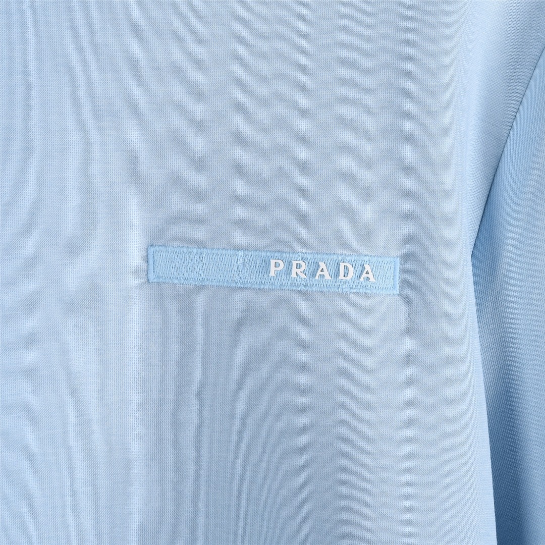 Prada/普拉达 25Fw 简约胸口logo字母饰条刺绣长袖T恤 定织定染 水洗柔滑长绒棉 黑色 白色