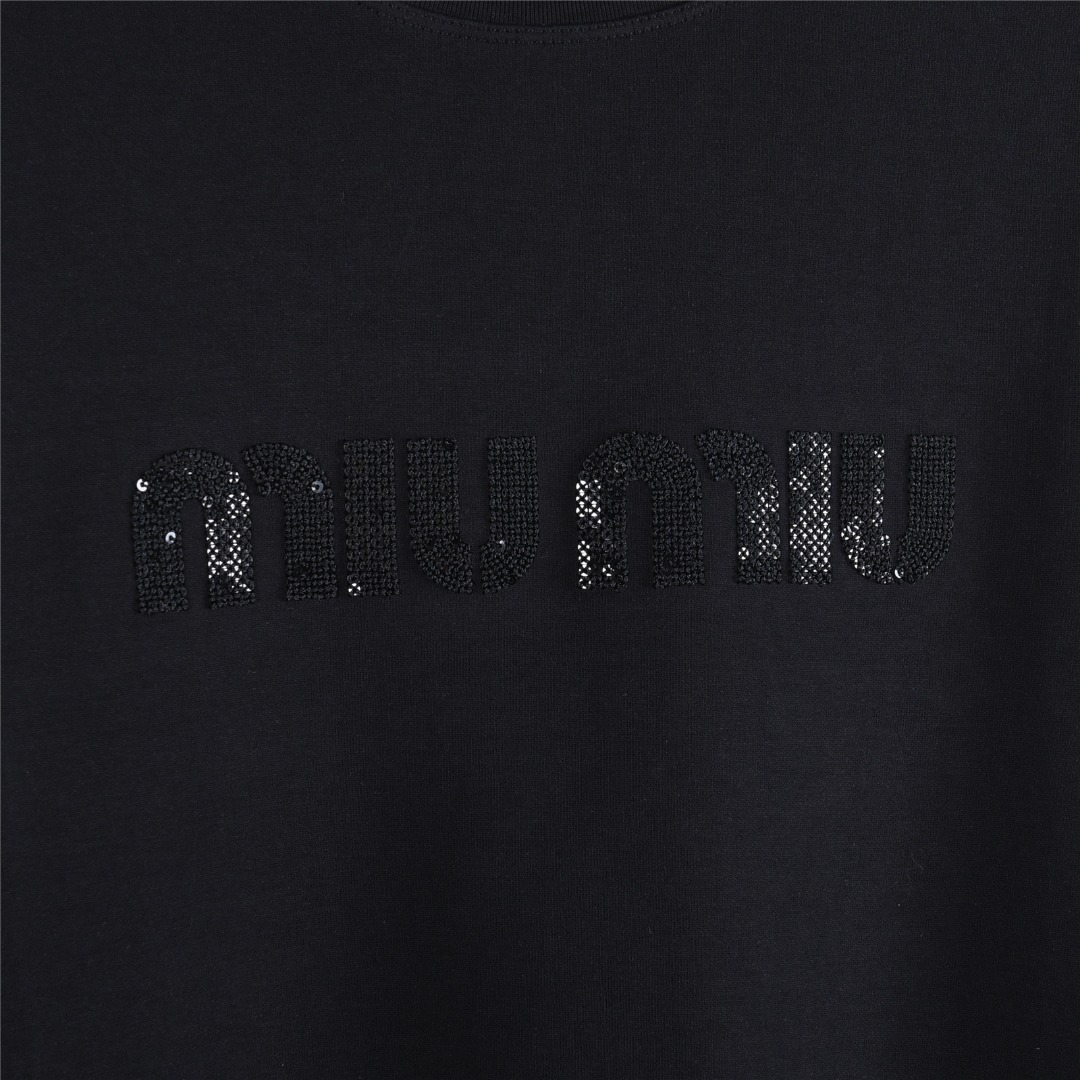 MiuMiu/缪缪 25Fw 暗纹编织立体字母刺绣长袖T恤