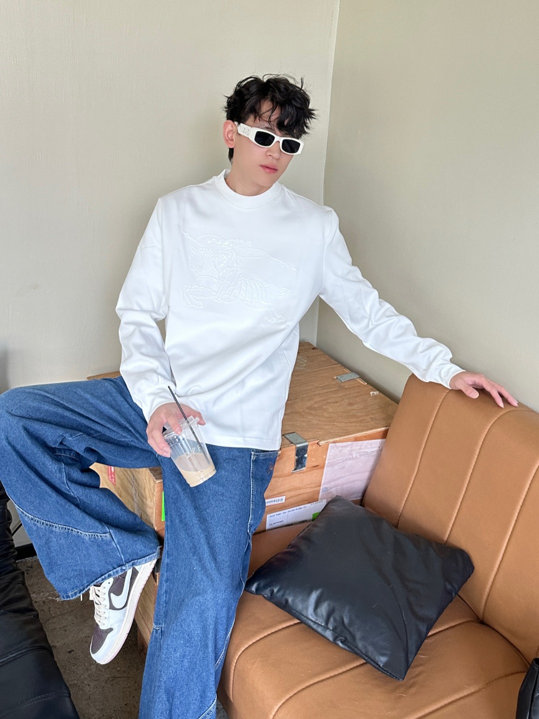 Burberry/巴宝莉 25Fw  胸前暗纹战马立体刺绣长袖T恤 上身效果#