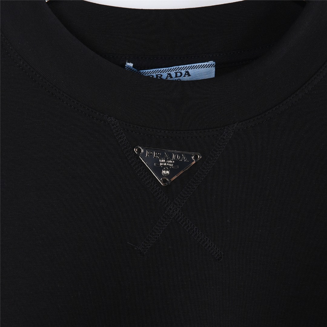 PRADA/普拉达 25Fw 领口手缝金属三角标长袖T恤黑色 白色