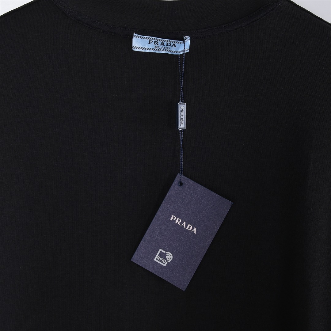 PRADA/普拉达 25Fw 领口手缝金属三角标长袖T恤黑色 白色