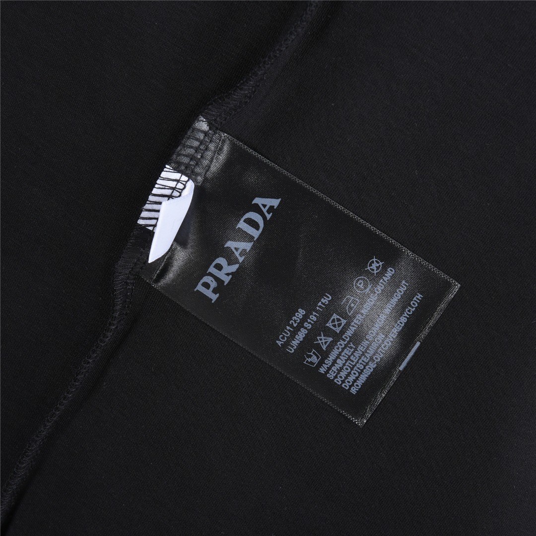 PRADA/普拉达 25Fw 领口手缝金属三角标长袖T恤黑色 白色