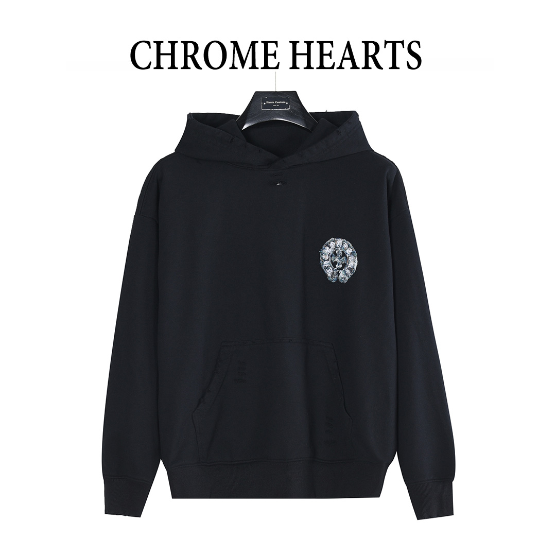 本地自取💰280（支持放店）
Chrome Hearts/克罗心 重工马蹄标识贴布刺绣水洗烧花连帽卫衣
采用双股双纱430克纯棉卫衣面料 面料采用双股并线加捻的织造 
比单股纱线强度提升40% 形成类似牛肚纹理的立体肌理 
既保持纯棉的吸湿透气性 又通过双股加厚实现柔软不软塌
激光烧花贴布绣 磨破工艺 胸前贴布微标 
后幅大logo马蹄图案重工激光烧花立体贴布绣图案设计 
水洗磨破 成衣整体呈现慵懒风 无论是日常出街 
还是运动健身 都能展现你的潮流态度 成为街头焦点 三标全齐
OS宽松版型
颜色：水洗黑  水洗白 
Size: S-XL