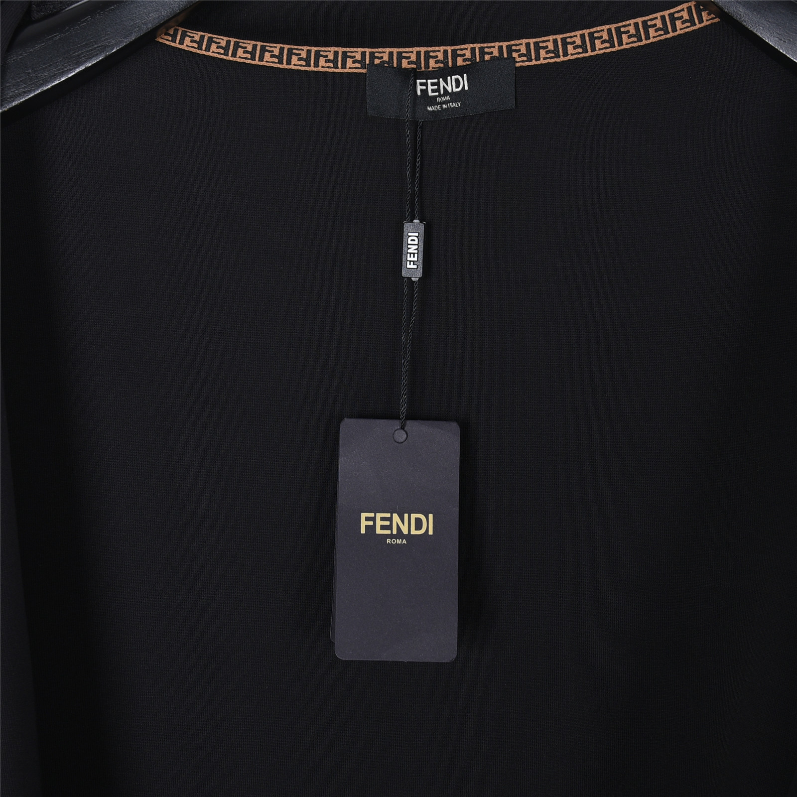 Fendi/芬迪 25Fw 小眼镜刺绣空气层双拉链翻领外套