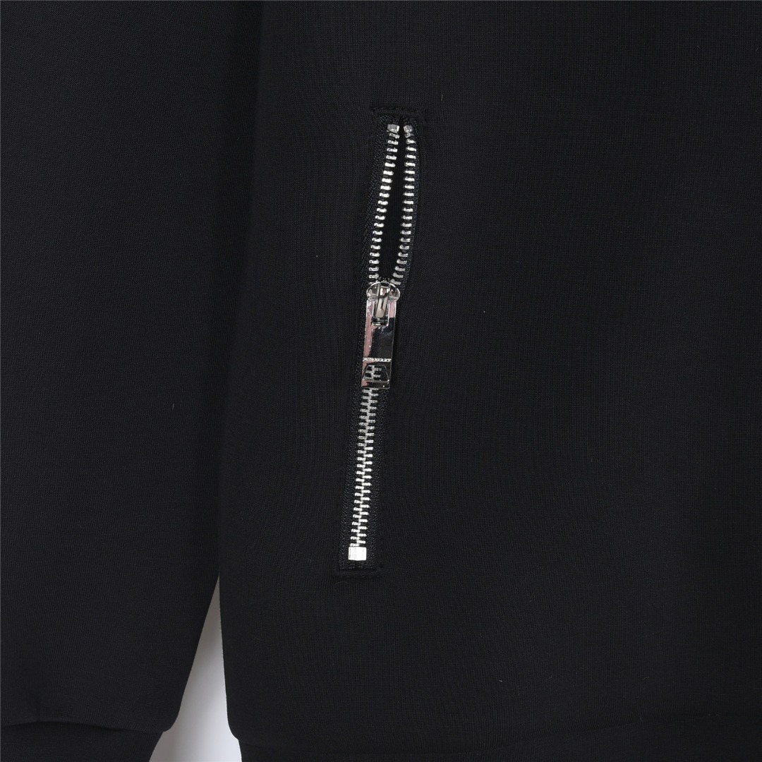 Burberry/巴宝莉 25Fw 战马刺绣空气层双拉链外套