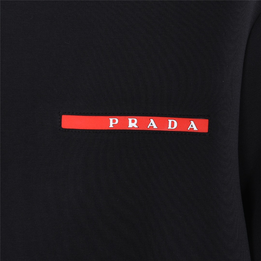 PRADA/普拉达 25Fw 红logo饰条胶条空气层双拉链连帽外套
