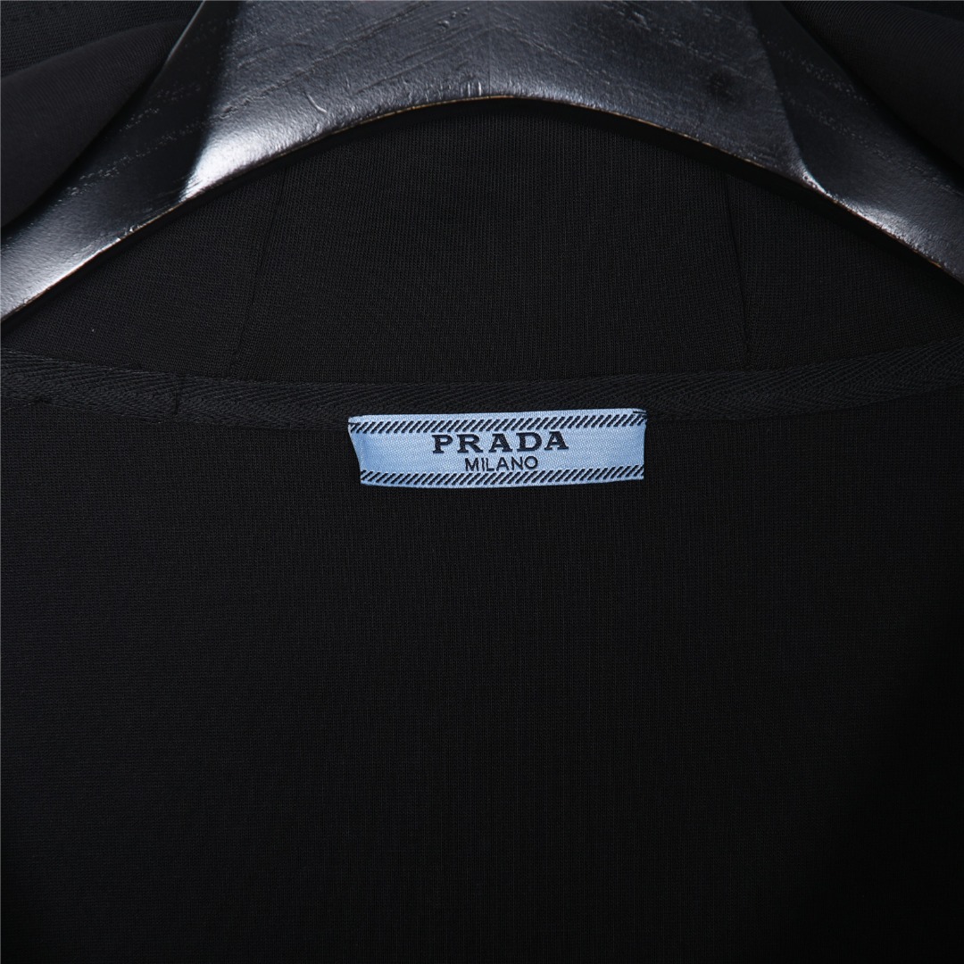 PRADA/普拉达 25Fw 红logo饰条胶条空气层双拉链连帽外套