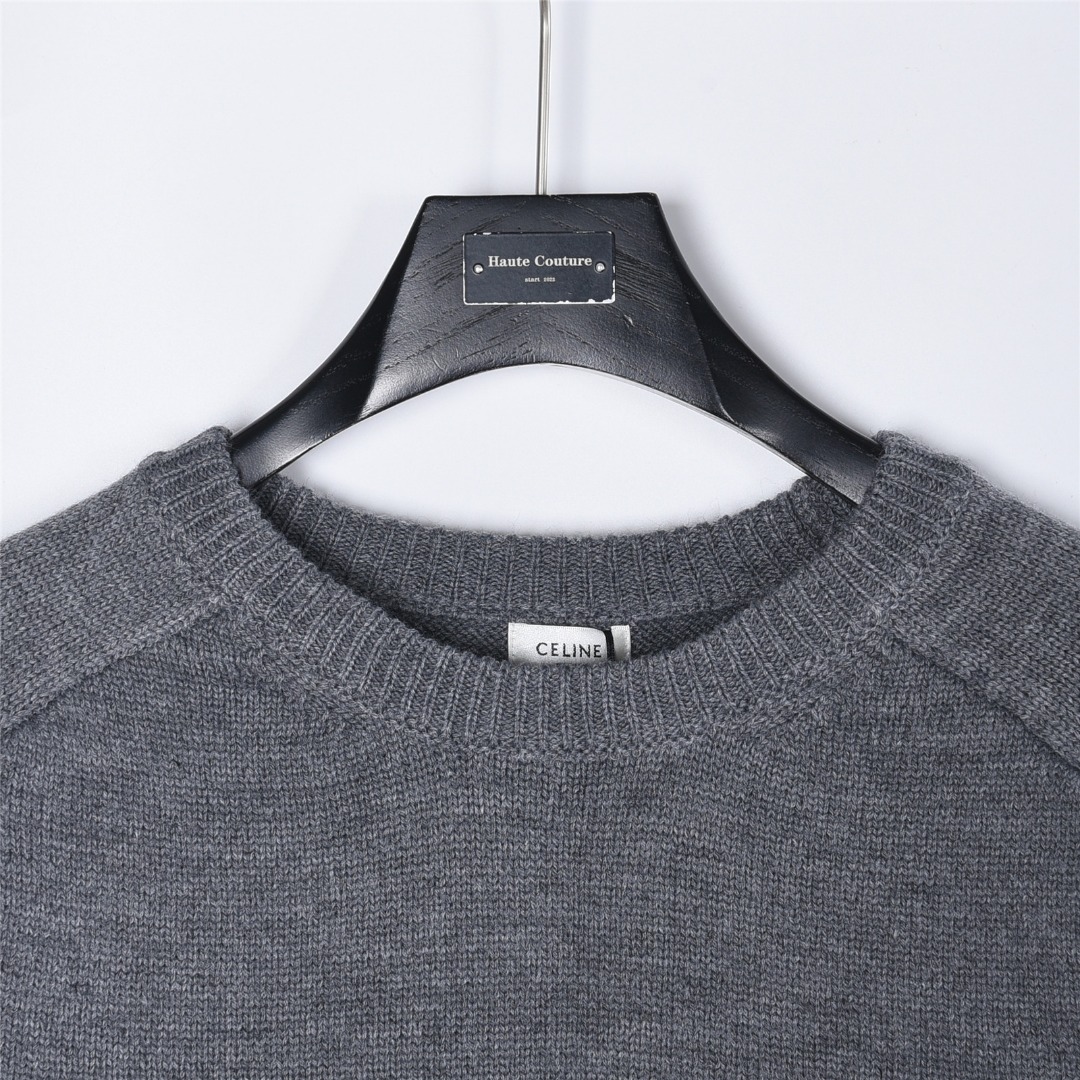 本地自取💰260(支持放店)
CELINE赛琳 凯旋门及后背字母毛巾绣圆领毛衣
原版杭州国专7900购入,近期的一款热门毛衣,
定纺染纱成分,100%羊毛纱线,
所以裸穿也绝对亲肤超级柔软了,
刺绣采用TAJIMA进口机台加工,后背
定制辅料,做工品质还是非常好的,适合秋冬搭配,版型宽松。
颜色:黑色,白色, 灰色
Size:XS-L