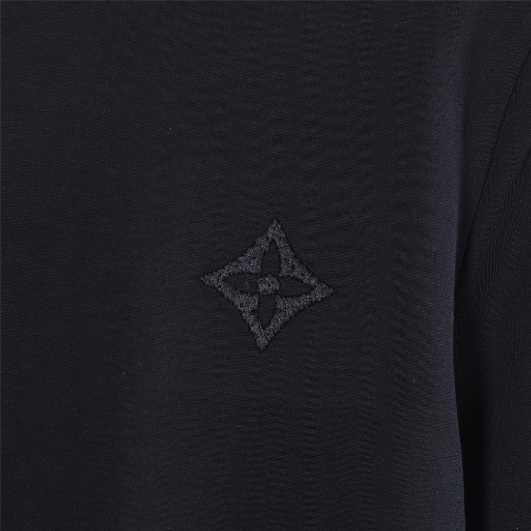Louis Vuitton/路易威登 暗纹四叶草及logo字母榻榻米刺绣长袖T恤 黑色 白色