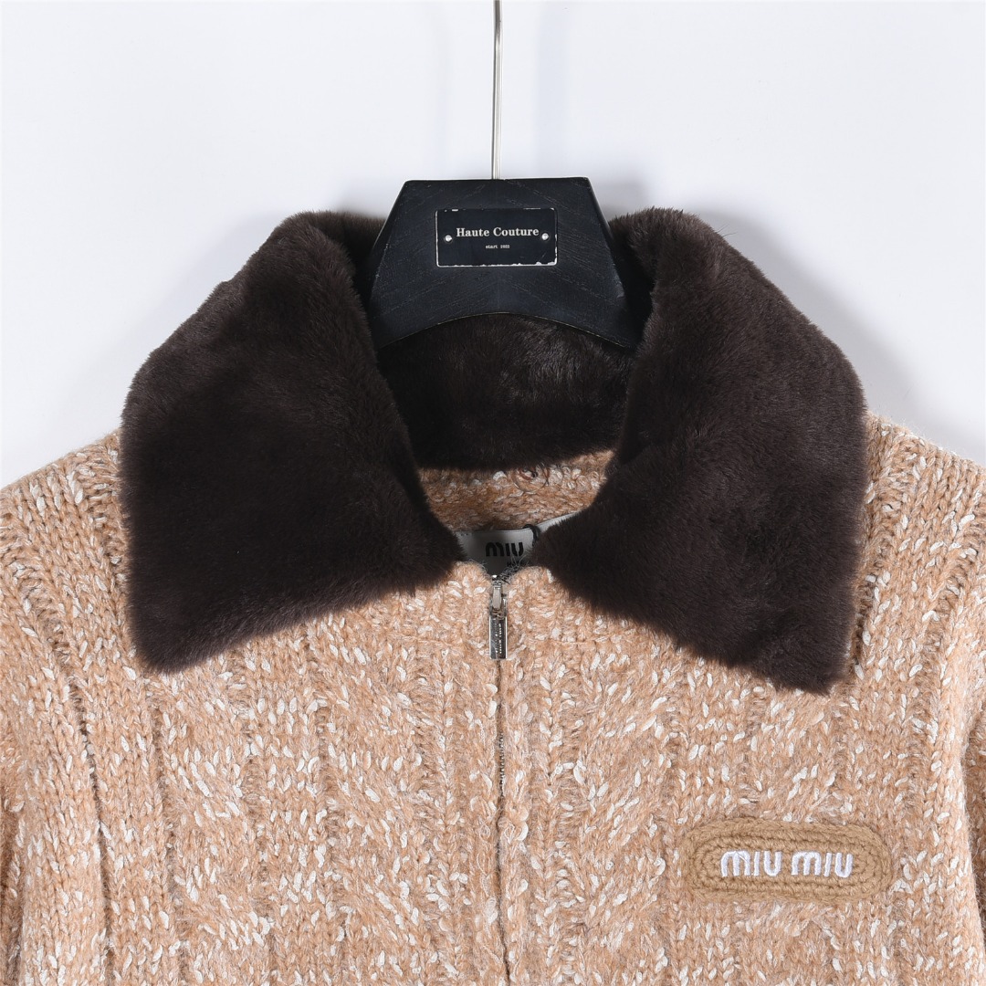 女款 MiuMiu/缪缪 25Fw 水貂领皮草羊毛拉链外套 松弛感里的绒暖奢感 杏色 深灰