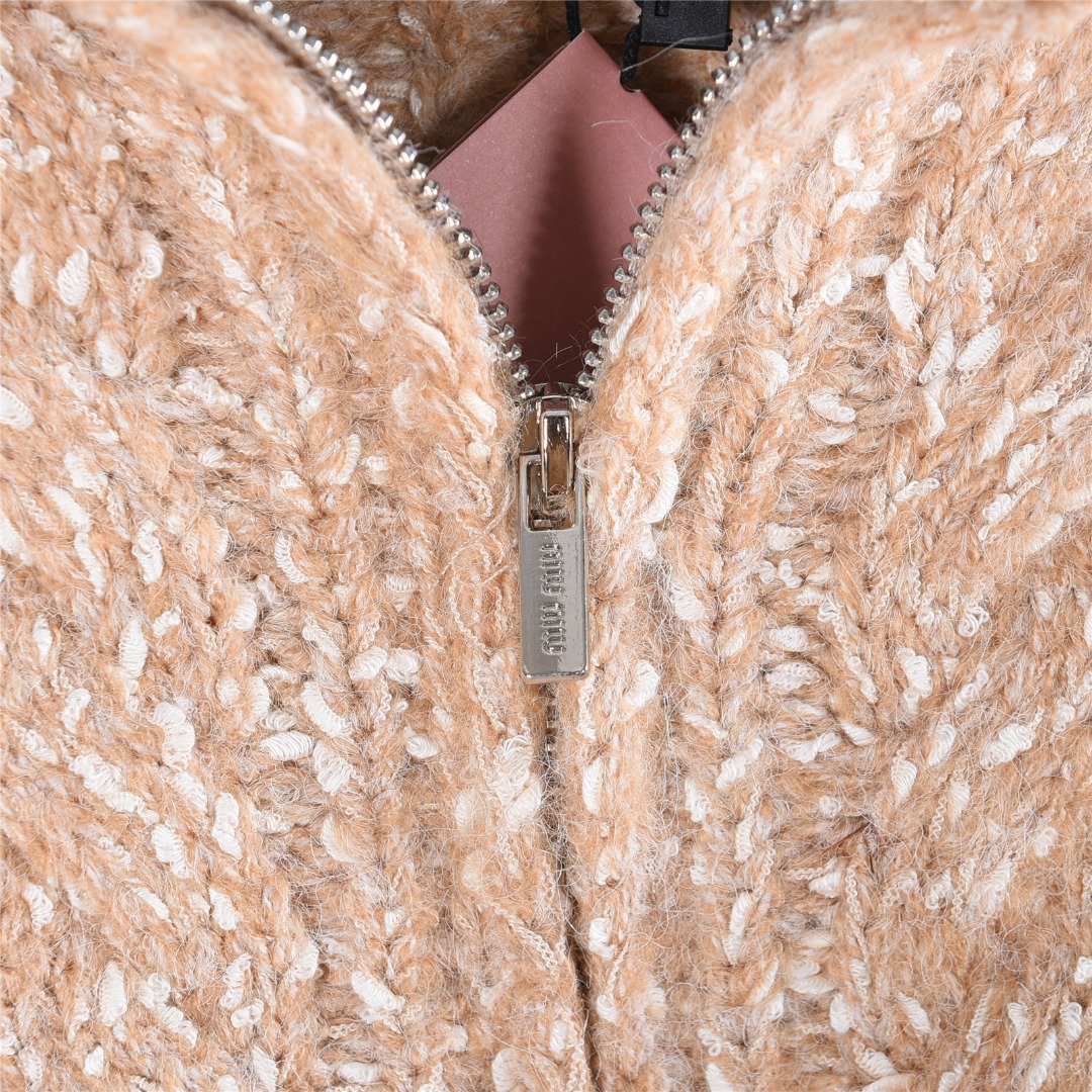 女款 MiuMiu/缪缪 25Fw 水貂领皮草羊毛拉链外套 松弛感里的绒暖奢感 杏色 深灰