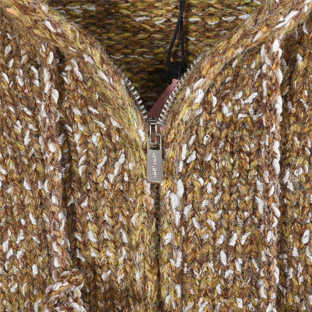 MiuMiu/缪缪 25Fw 贴布logo刺绣拉链连帽毛衣外套 浅灰 / 玫粉 / 绿色