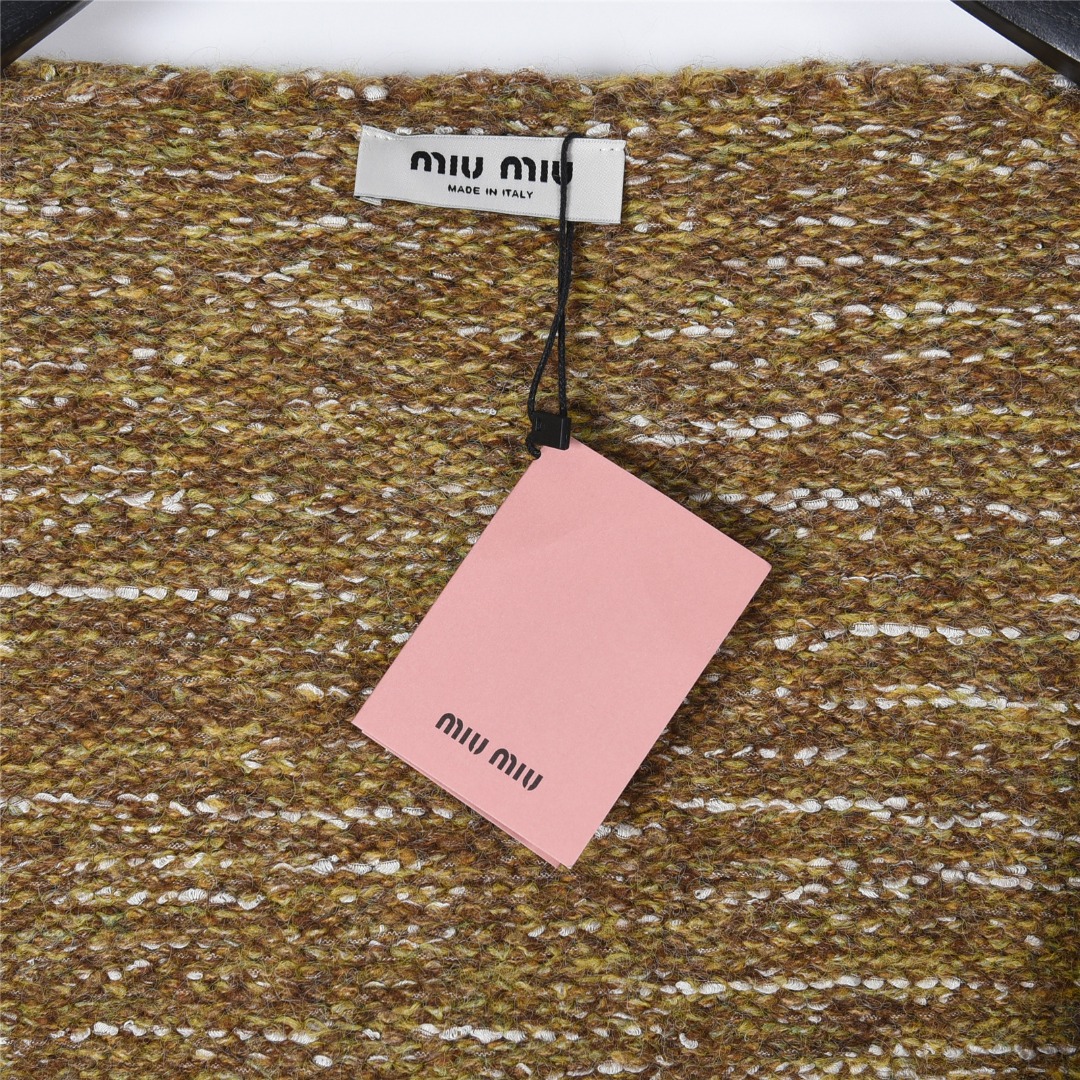 MiuMiu/缪缪 25Fw 贴布logo刺绣拉链连帽毛衣外套 浅灰 / 玫粉 / 绿色