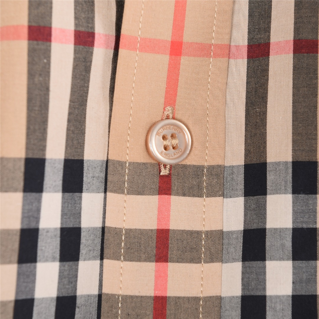 Burberry/巴宝莉 下摆字母烫画格纹棉质长袖衬衫 Burberry/巴宝莉 下摆字母烫画格纹棉质长袖衬衫