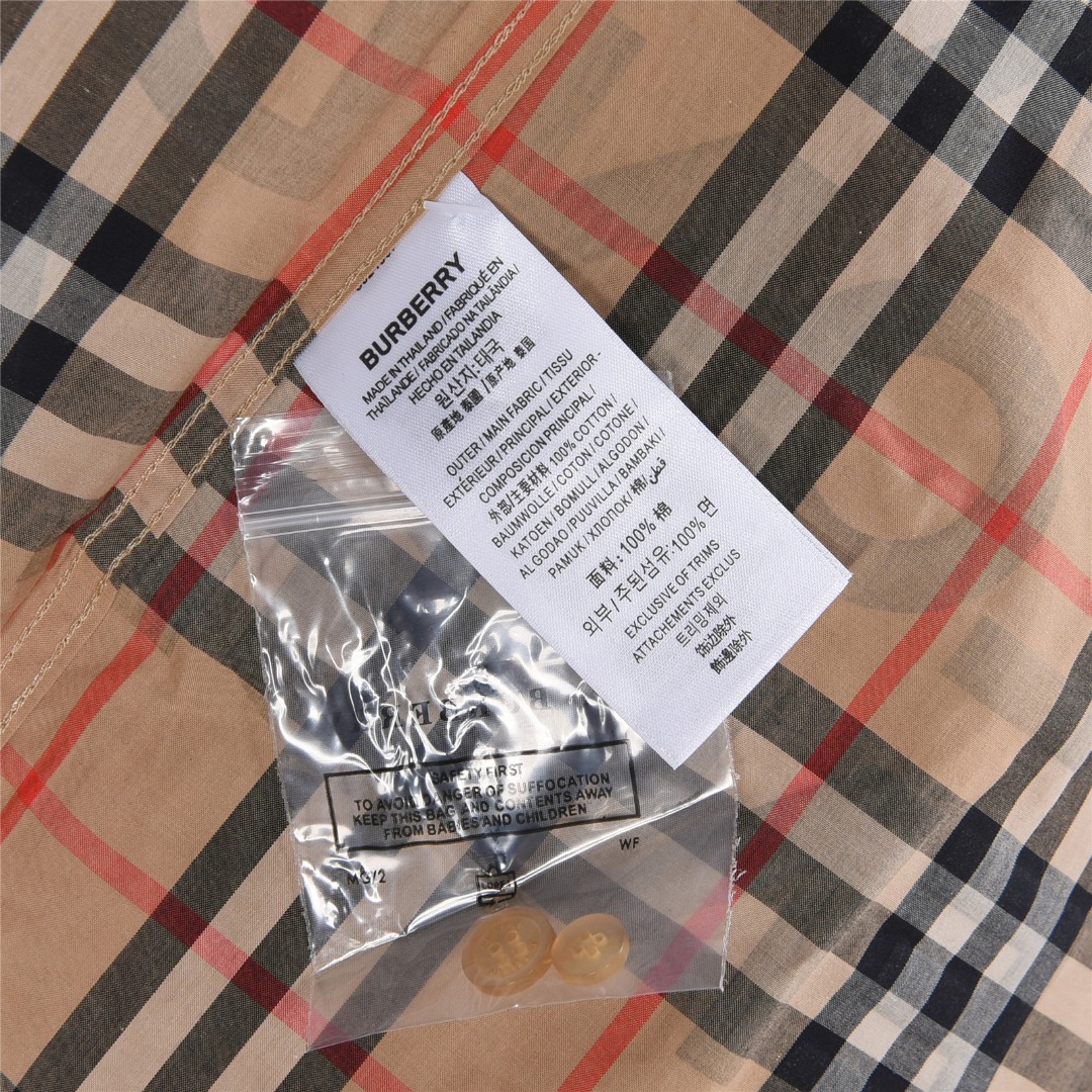 Burberry/巴宝莉 下摆字母烫画格纹棉质长袖衬衫 Burberry/巴宝莉 下摆字母烫画格纹棉质长袖衬衫