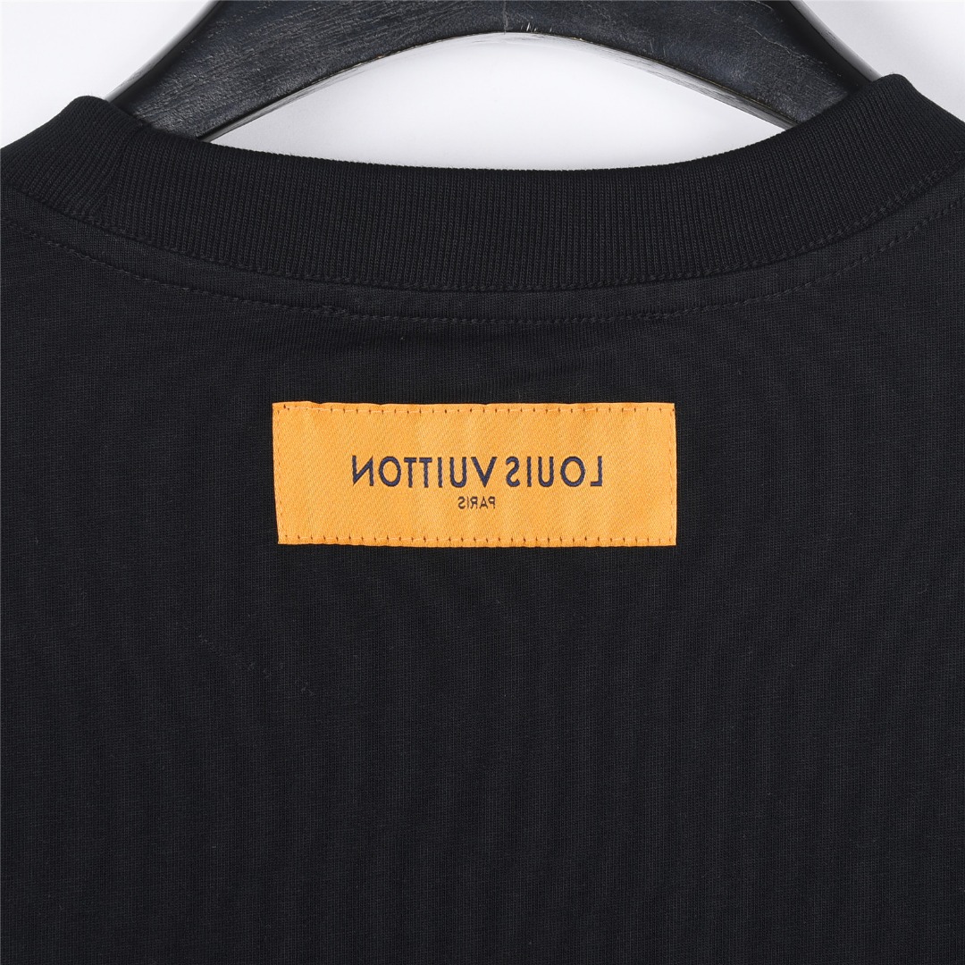 Louis Vuitton/路易威登 涂鸦大logo印花短袖T恤-Top High Quatity Cheap Sneakers Fashion Clothing Clothes Bags handbags Shoes of all Brand wholesale With The best Quality And Beautiful Price from China Factory Chinese suppliers wholesaler seller Louis Vuitton/路易威登 涂鸦大logo印花短袖T恤