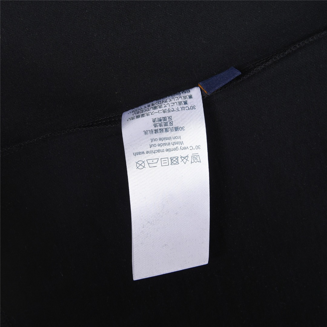 Louis Vuitton/路易威登 涂鸦大logo印花短袖T恤-Top High Quatity Cheap Sneakers Fashion Clothing Clothes Bags handbags Shoes of all Brand wholesale With The best Quality And Beautiful Price from China Factory Chinese suppliers wholesaler seller Louis Vuitton/路易威登 涂鸦大logo印花短袖T恤
