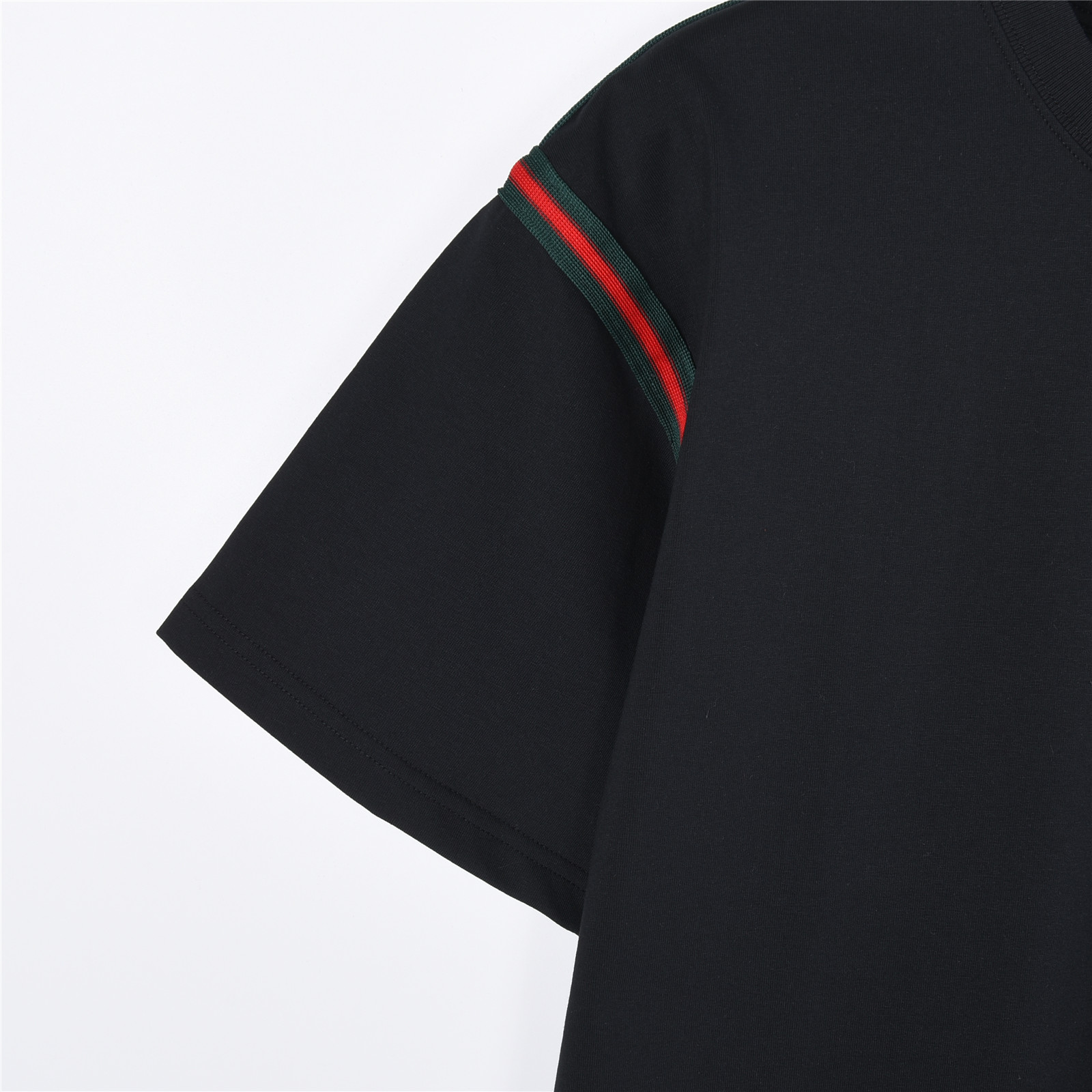 Gucci/古驰 肩袖红绿织带刺绣小标短袖T恤 白色 黑色-Chinese UA Cheap High Quatity Brand Clothes Bags handbags Sneakers wholesale wholesaler seller from China Factory suppliers Fashion Clothing Shoes best Quality Beautiful Price Gucci/古驰 肩袖红绿织带刺绣小标短袖T恤 白色 黑色